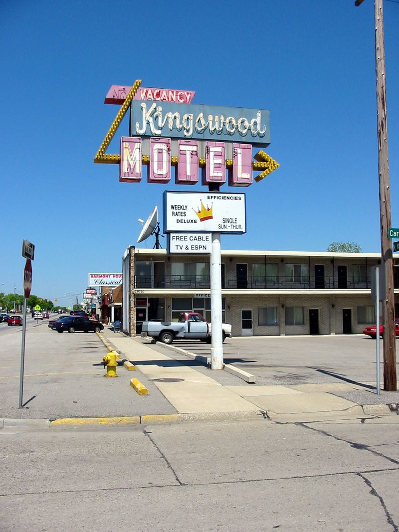 Kingswood Motel - June 2002 Photo